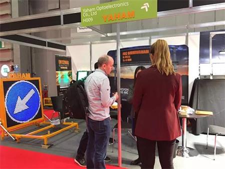 展會(huì)上移動(dòng)拖車屏 展會(huì)上移動(dòng)拖車屏